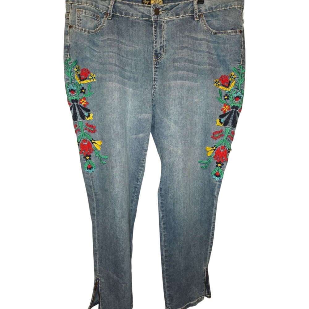Suzanne Betro Blue Ankle Cropped Jeans with Floral Embroidery